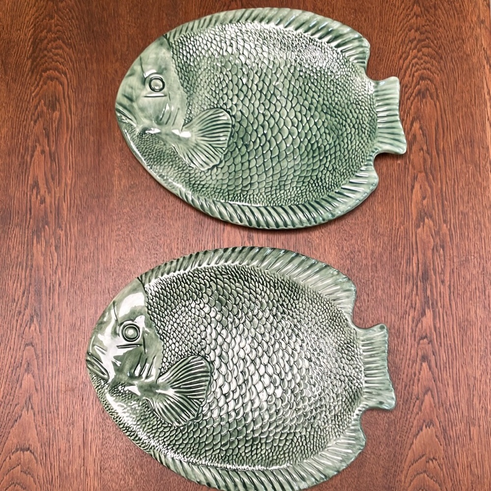 Set/2 Fish plates Style-Eyes by Baum Bros. Serve snacks w style! Approx 11.5”x9”